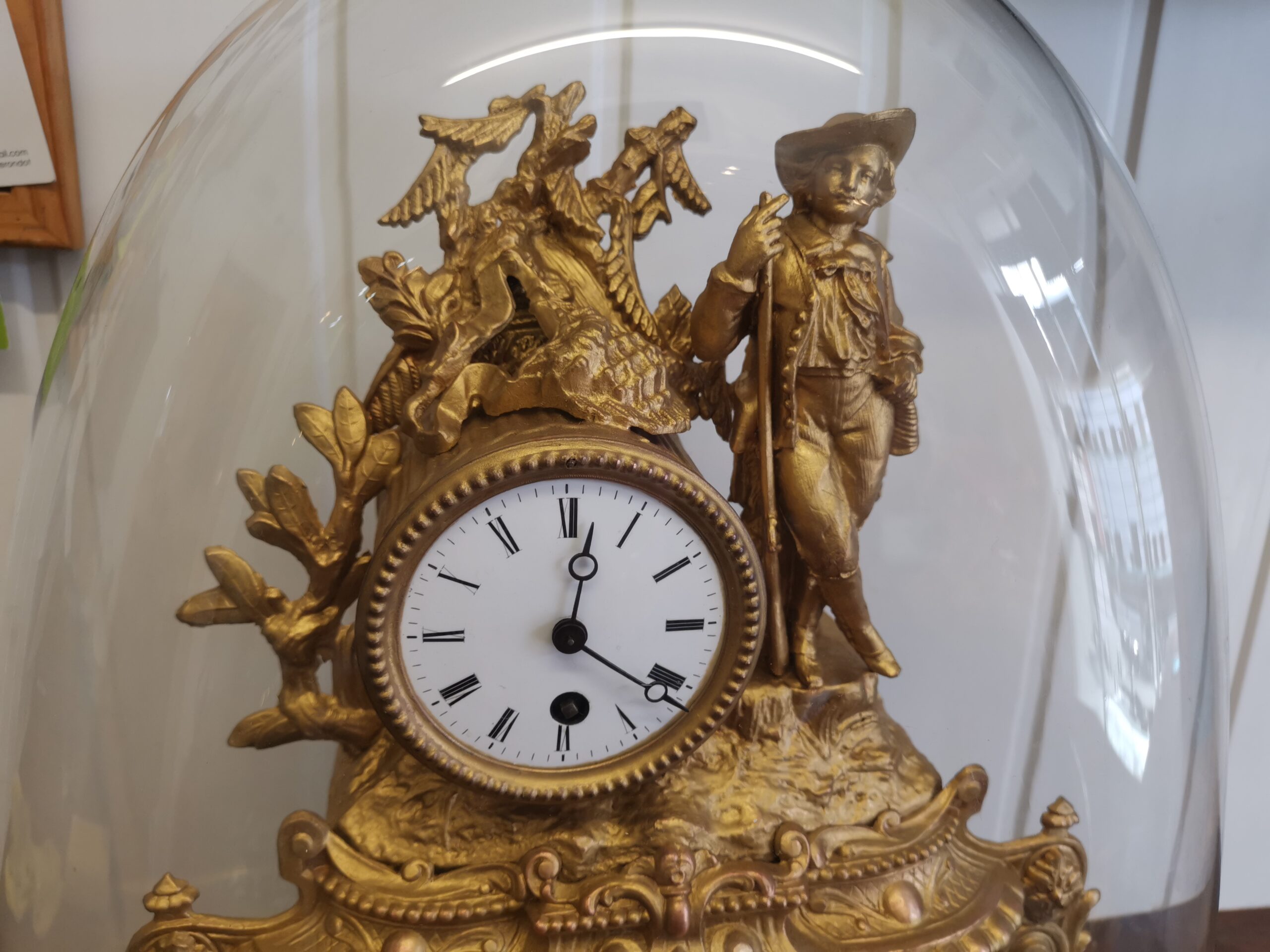 Beautiful French 1860s domed gold guilt Louis mantle clock - Image 3