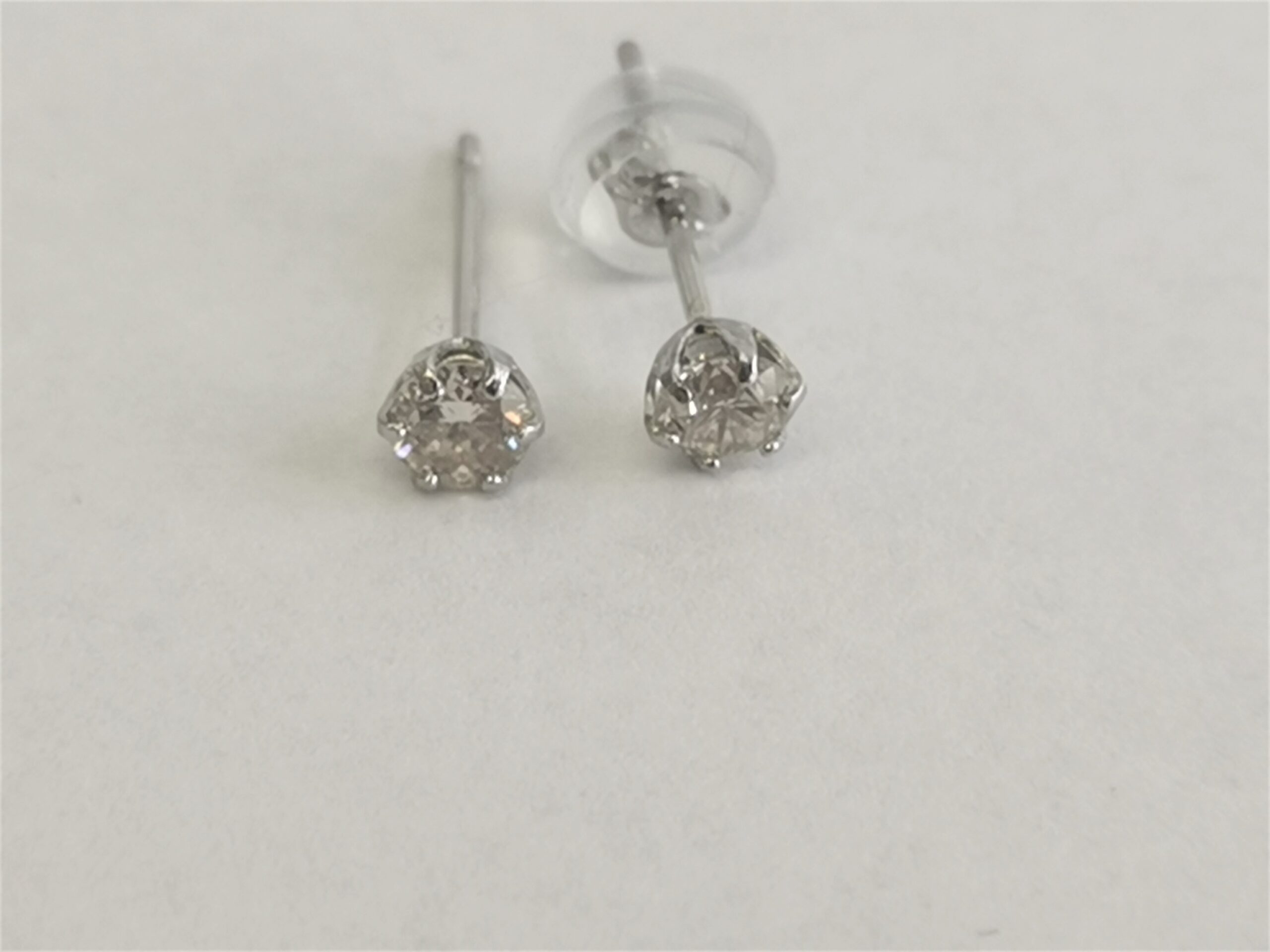 Ladies 900 platinum Natural Diamond Stud Earrings 0.50 carat - Image 2