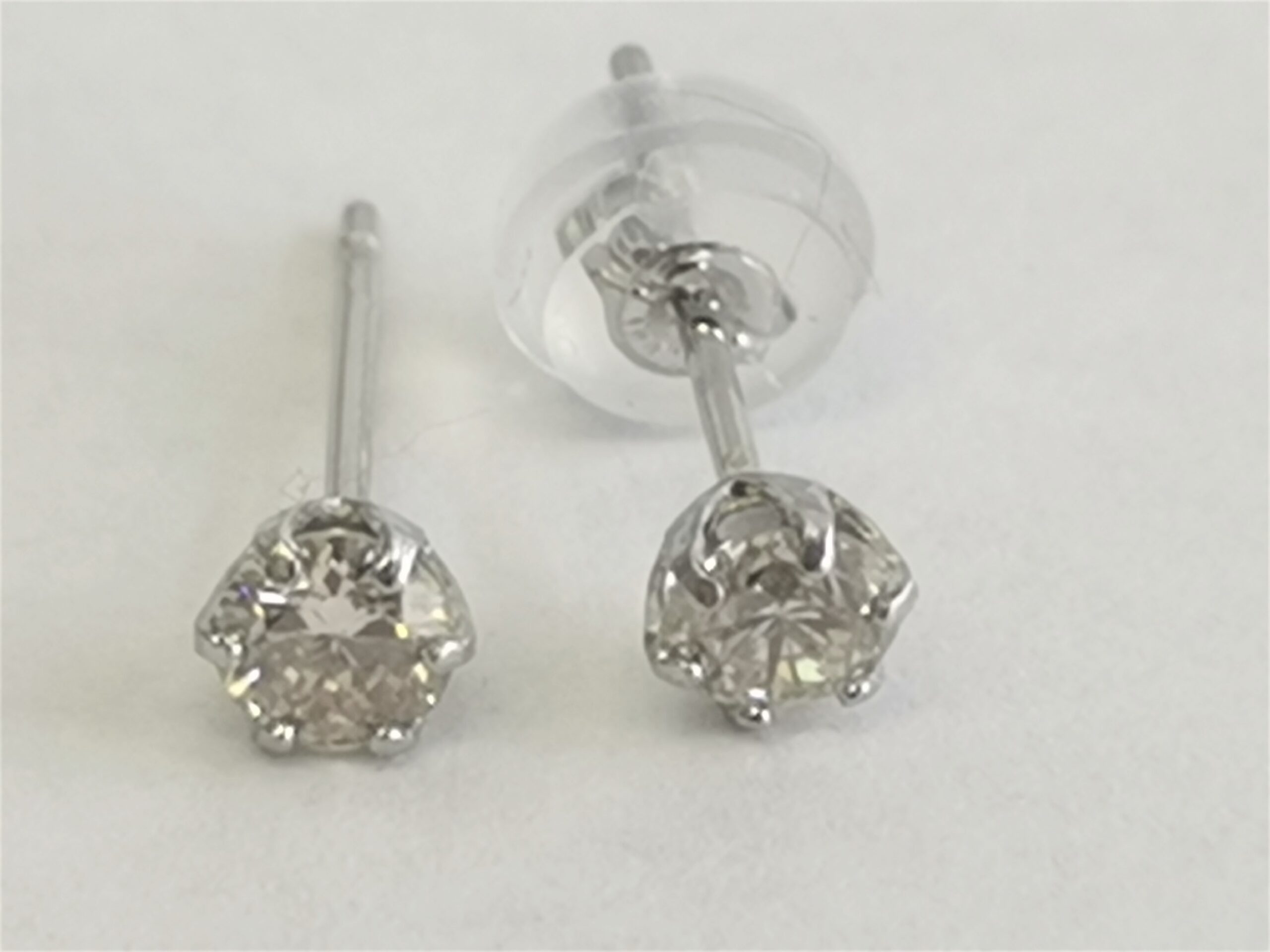 Ladies 900 platinum Natural Diamond Stud Earrings 0.50 carat