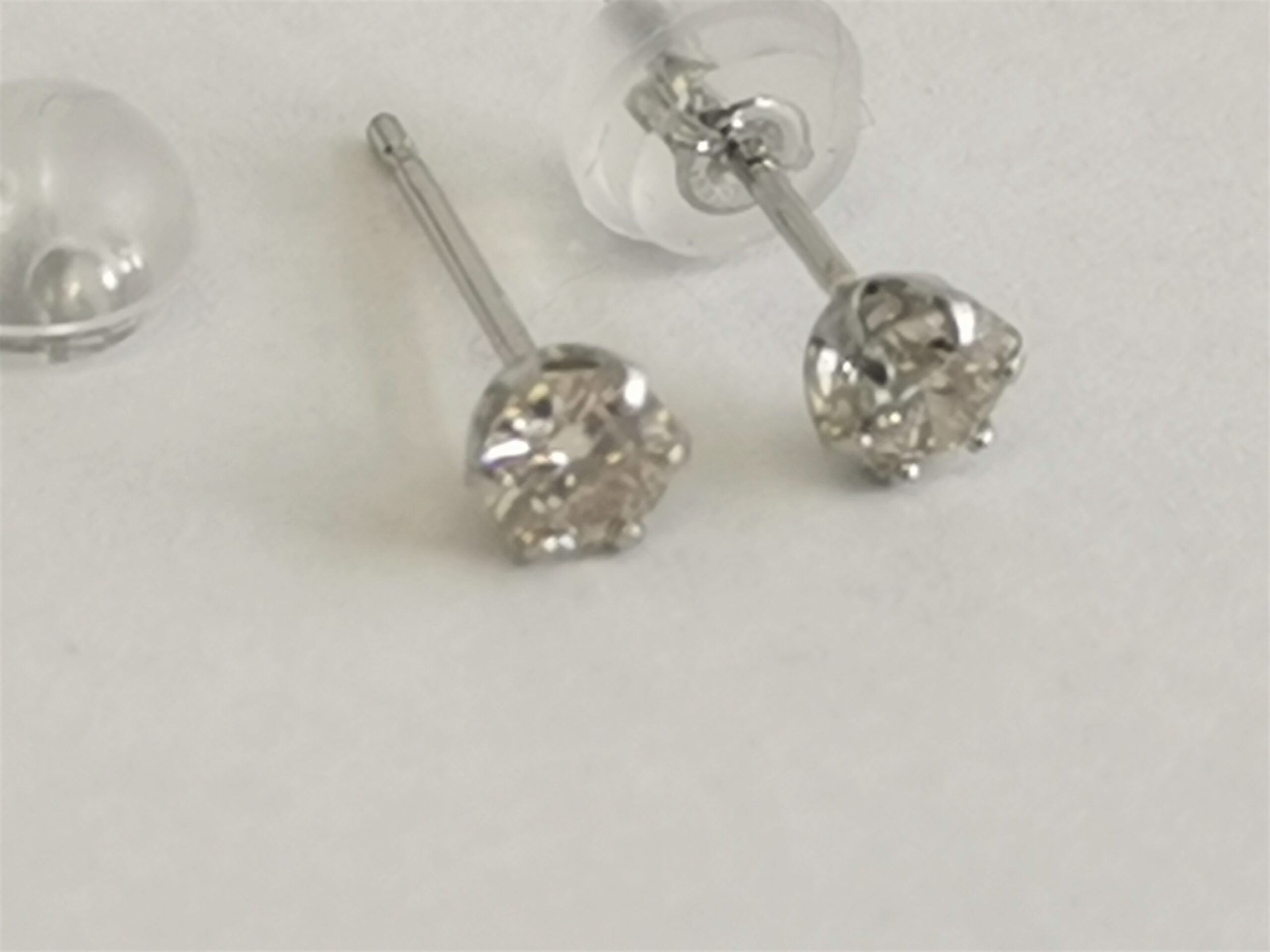 Ladies 900 platinum Natural Diamond Stud Earrings 0.50 carat - Image 4