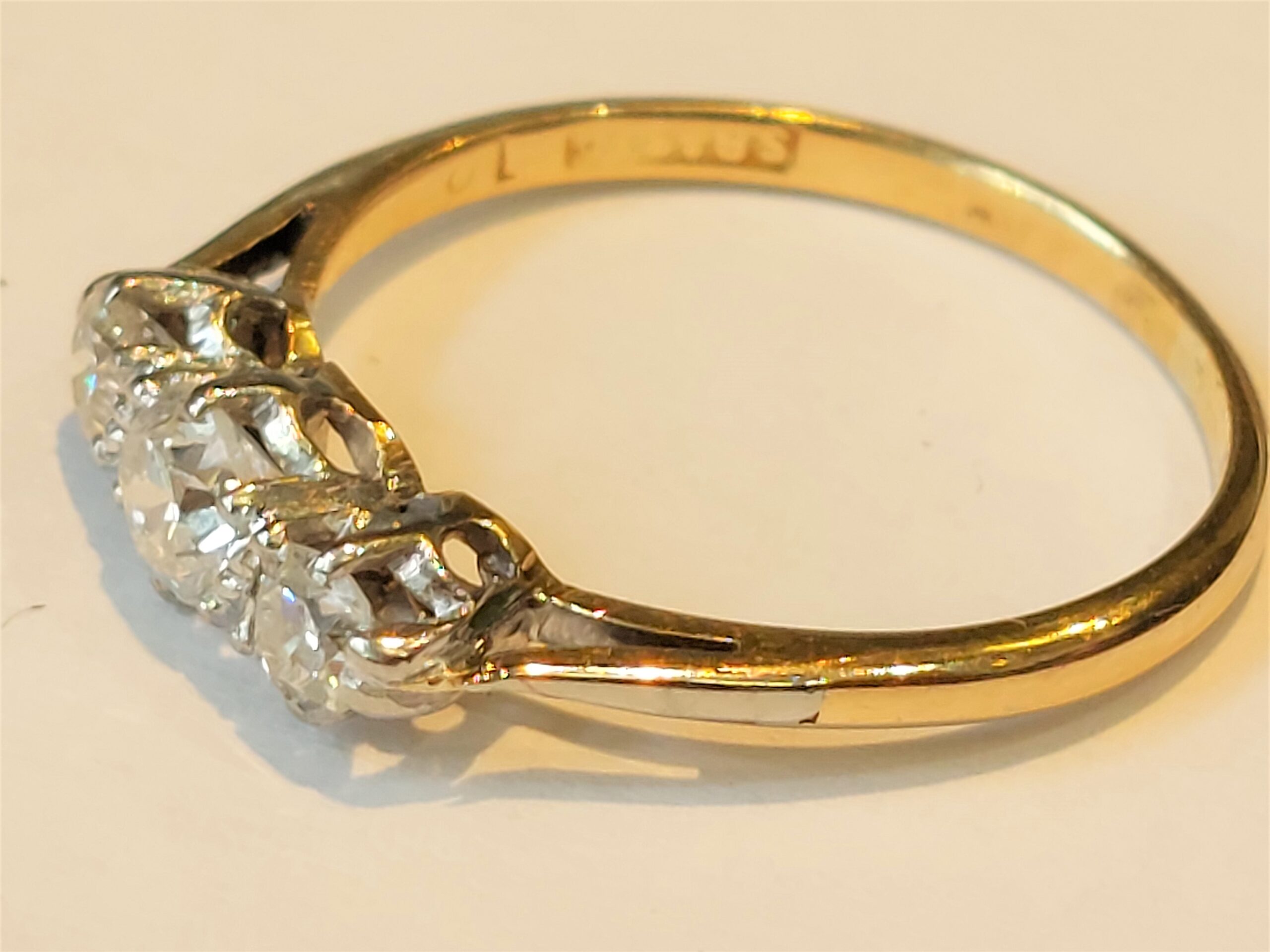 Antique Victorian18ct yellow gold 3 stone diamond ring H colour old cuts - Image 3