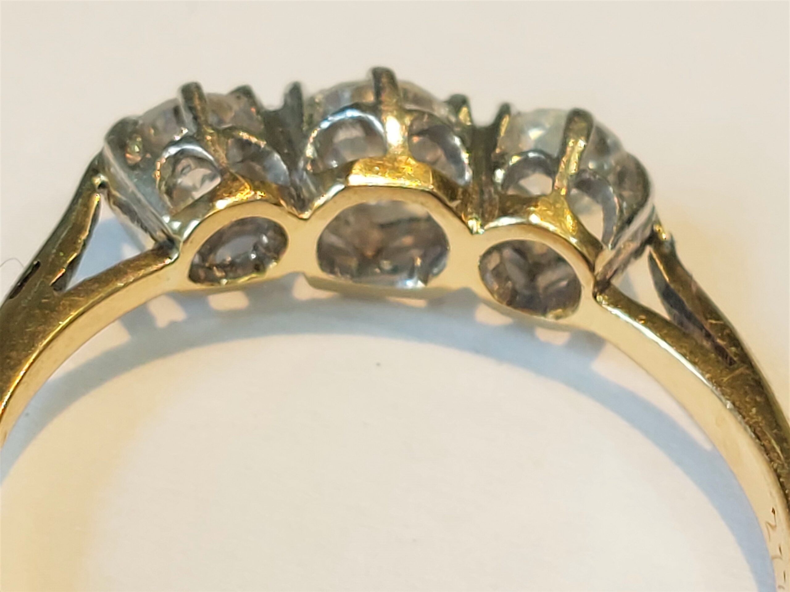 Antique Victorian18ct yellow gold 3 stone diamond ring H colour old cuts - Image 6