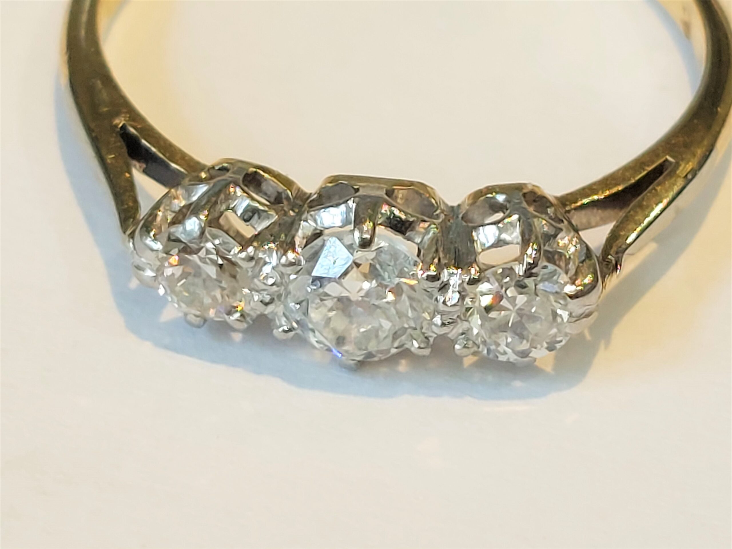Antique Victorian18ct yellow gold 3 stone diamond ring H colour old cuts