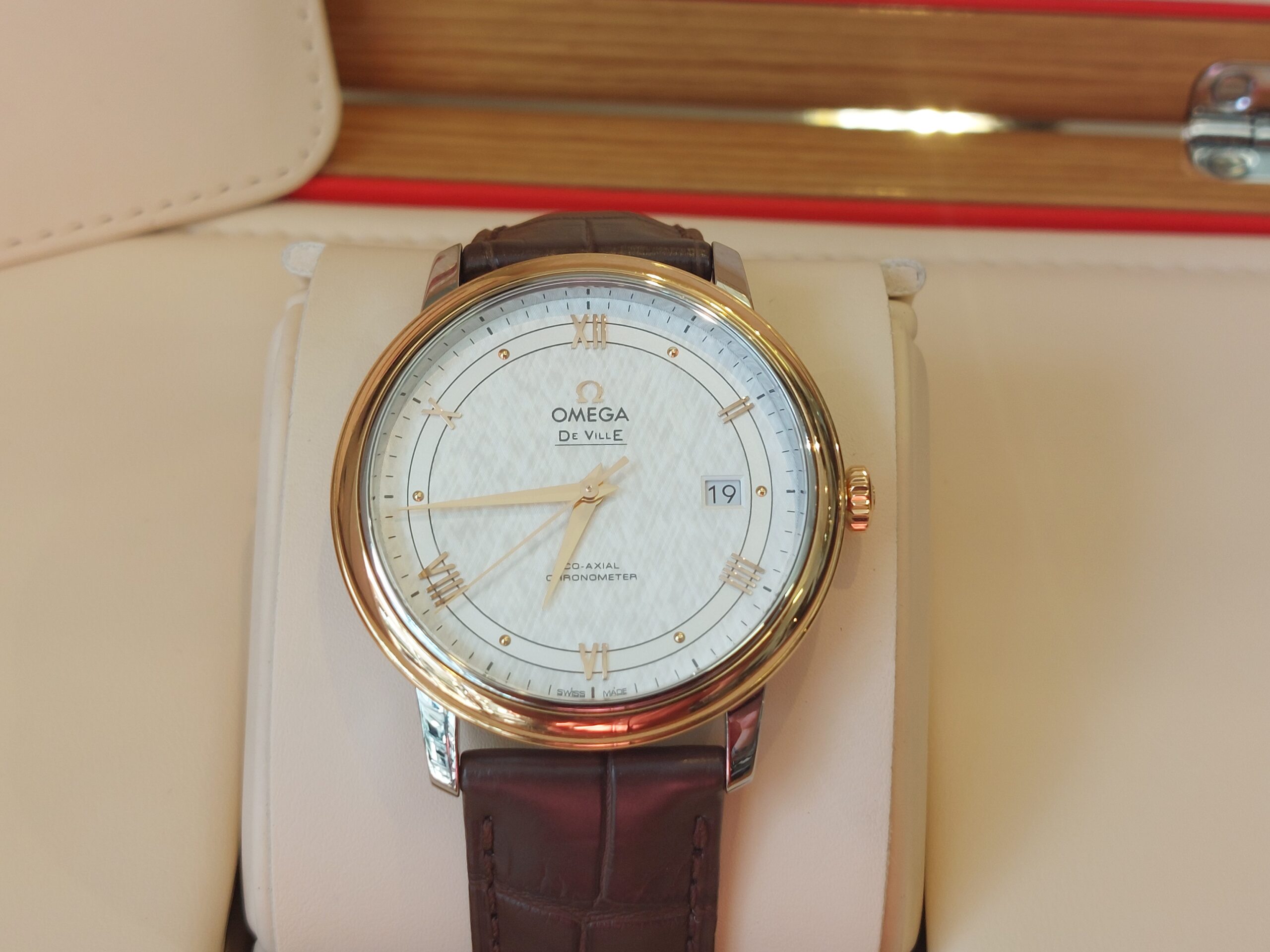 Gents New 2022 Omega DeVille Prestige co axial Rose gold & steel 39.5mm £1,000 off retail price - Image 2