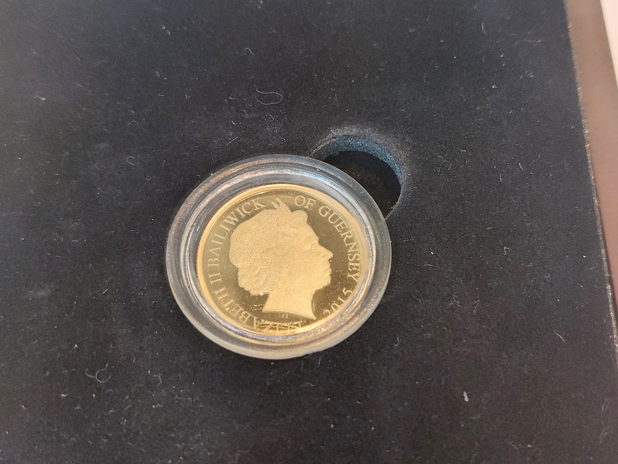 2015 Guernsey First strike Magna Carta £1 22ct gold proof coin No: 1 of 495 - Image 3