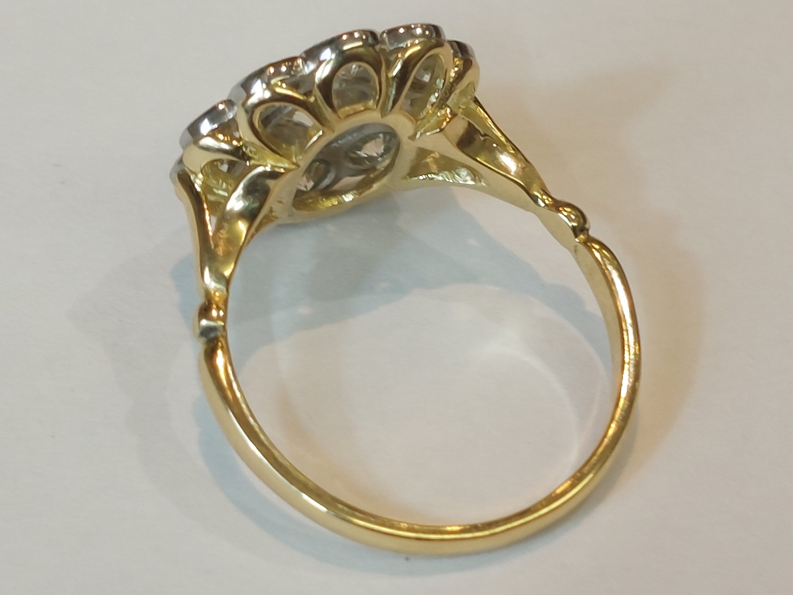 Vintage Ladies 18ct Y/G and Platinum Natural Diamond Daisy-Size Q-Stunning! - Image 3