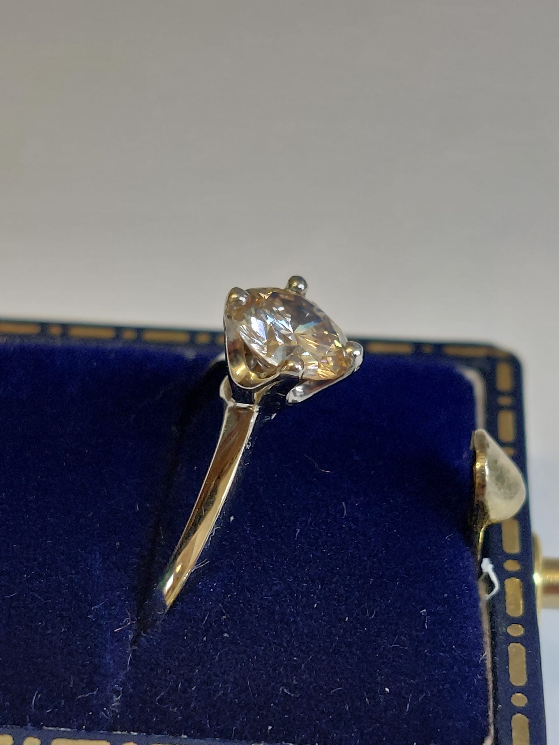 New Platinum and Natural Diamond Solitaire - 1.10ct - really pretty - Image 2