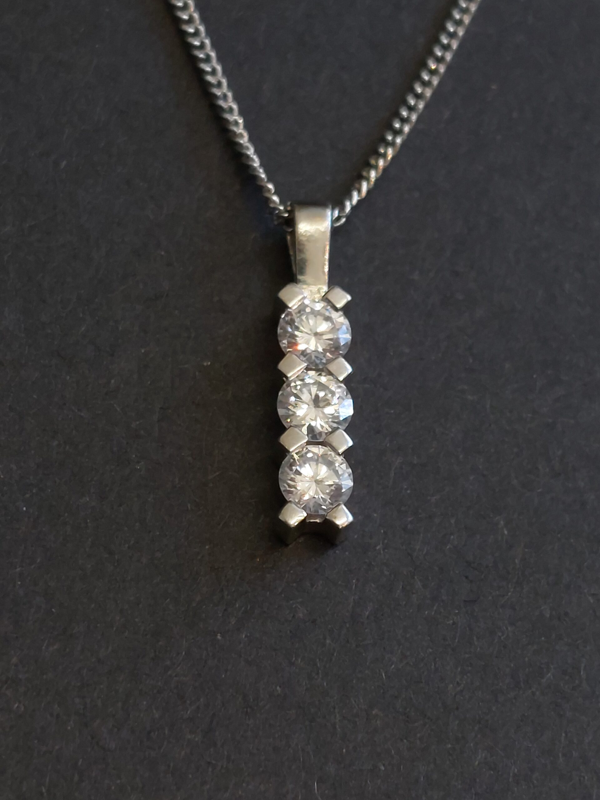 Platinum and Natural Diamond Earring and Pendant set - Stunning!!! - Image 5