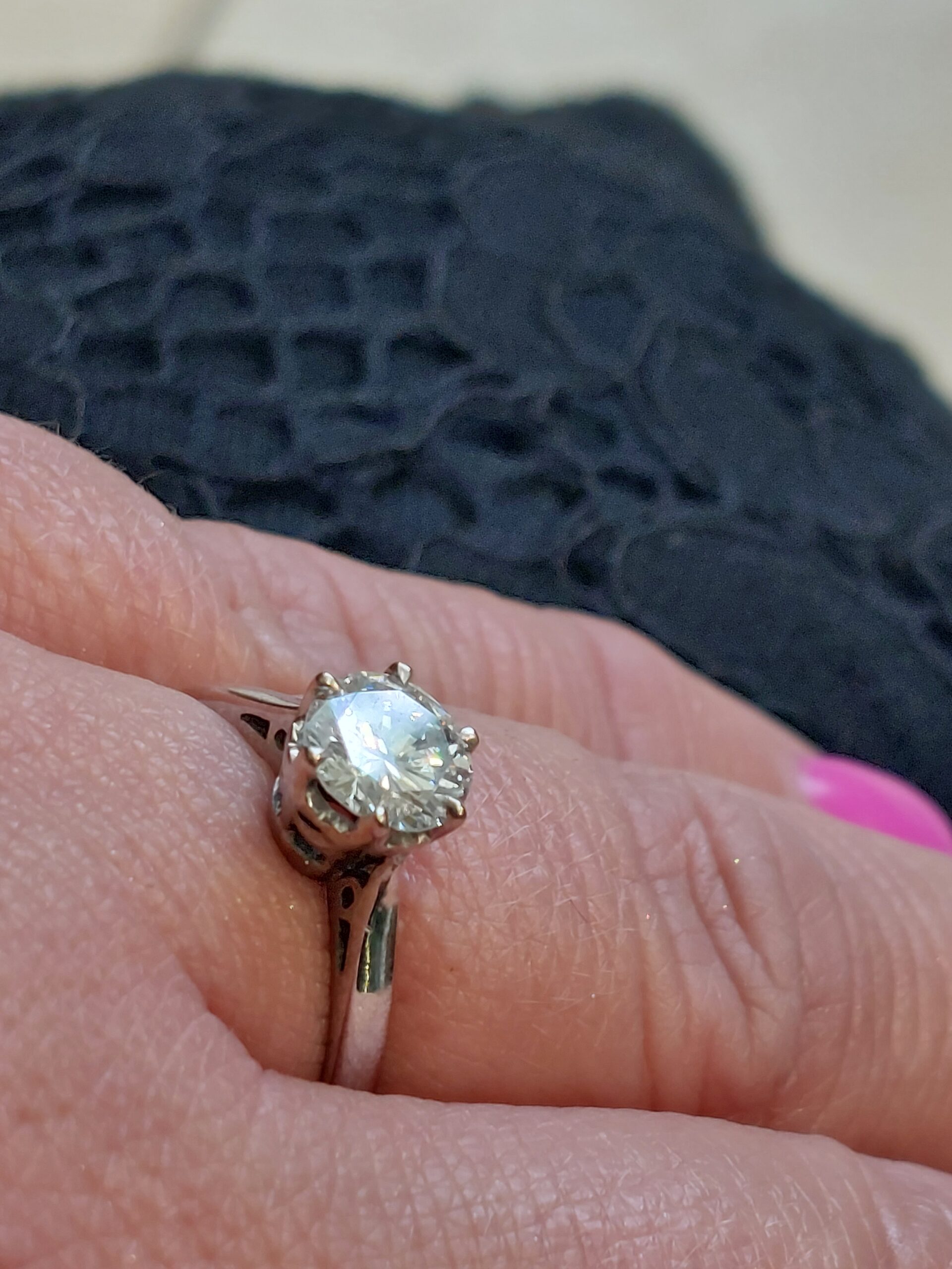 18ct White Gold and Natural Round Brilliant Diamond Solitaire - Stunning!!! - Image 3