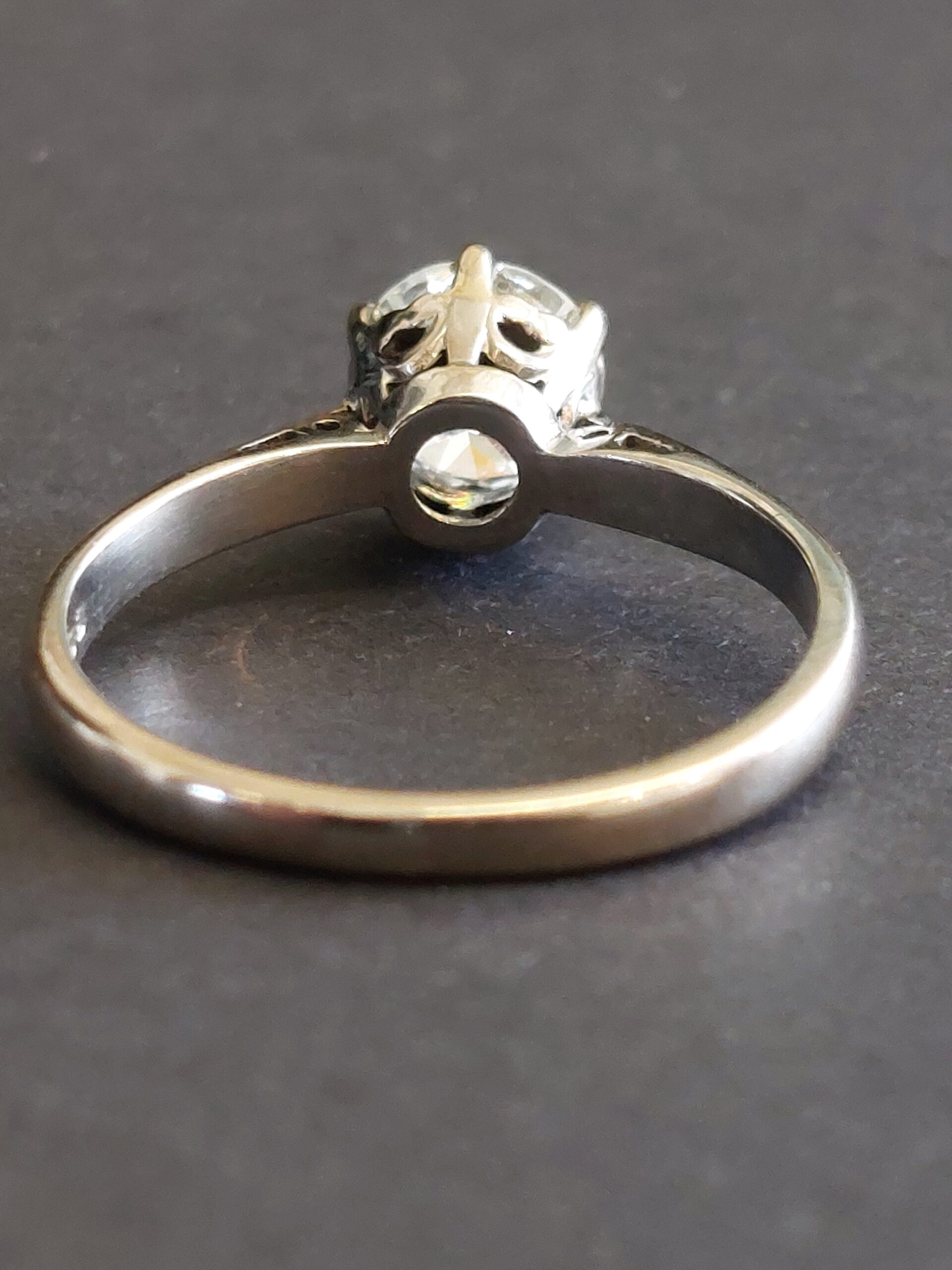 18ct White Gold and Natural Round Brilliant Diamond Solitaire - Stunning!!! - Image 6