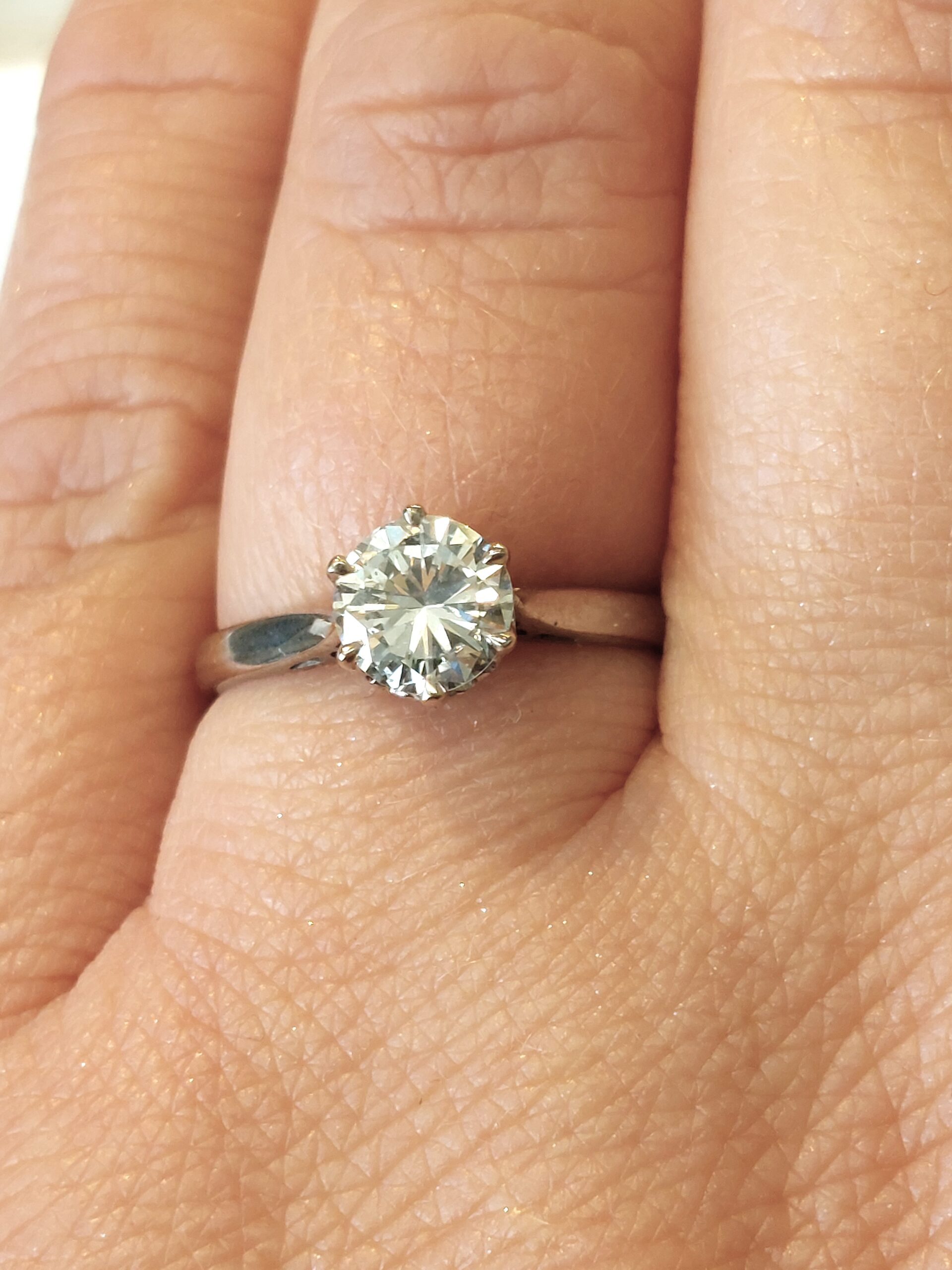 18ct White Gold and Natural Round Brilliant Diamond Solitaire - Stunning!!! - Image 12