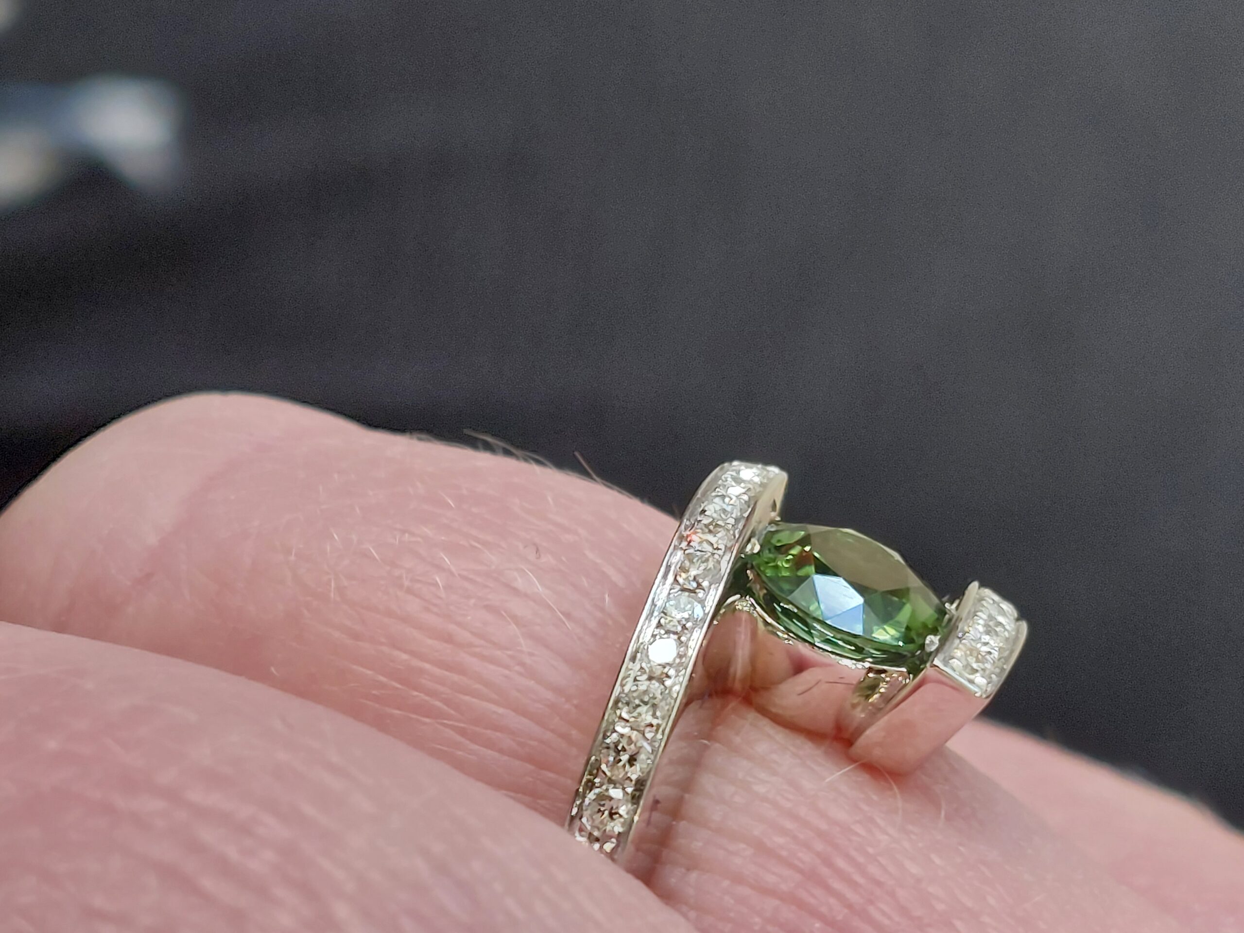 Ladies 18ct W/G Green Tourmaline & Diamond Illusion Set Ring - Simply Stunning!!! - Image 5