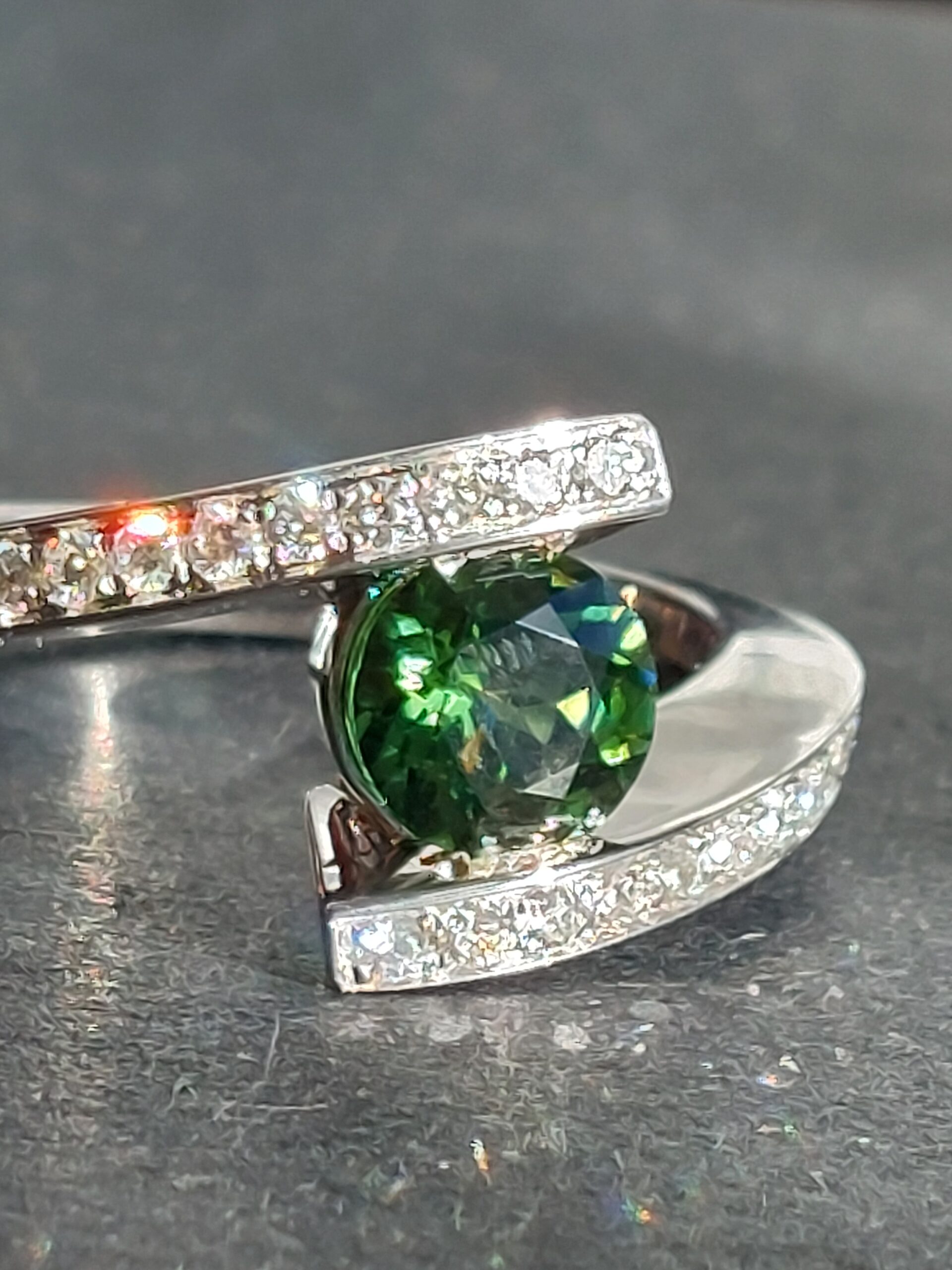 Ladies 18ct W/G Green Tourmaline & Diamond Illusion Set Ring - Simply Stunning!!! - Image 10