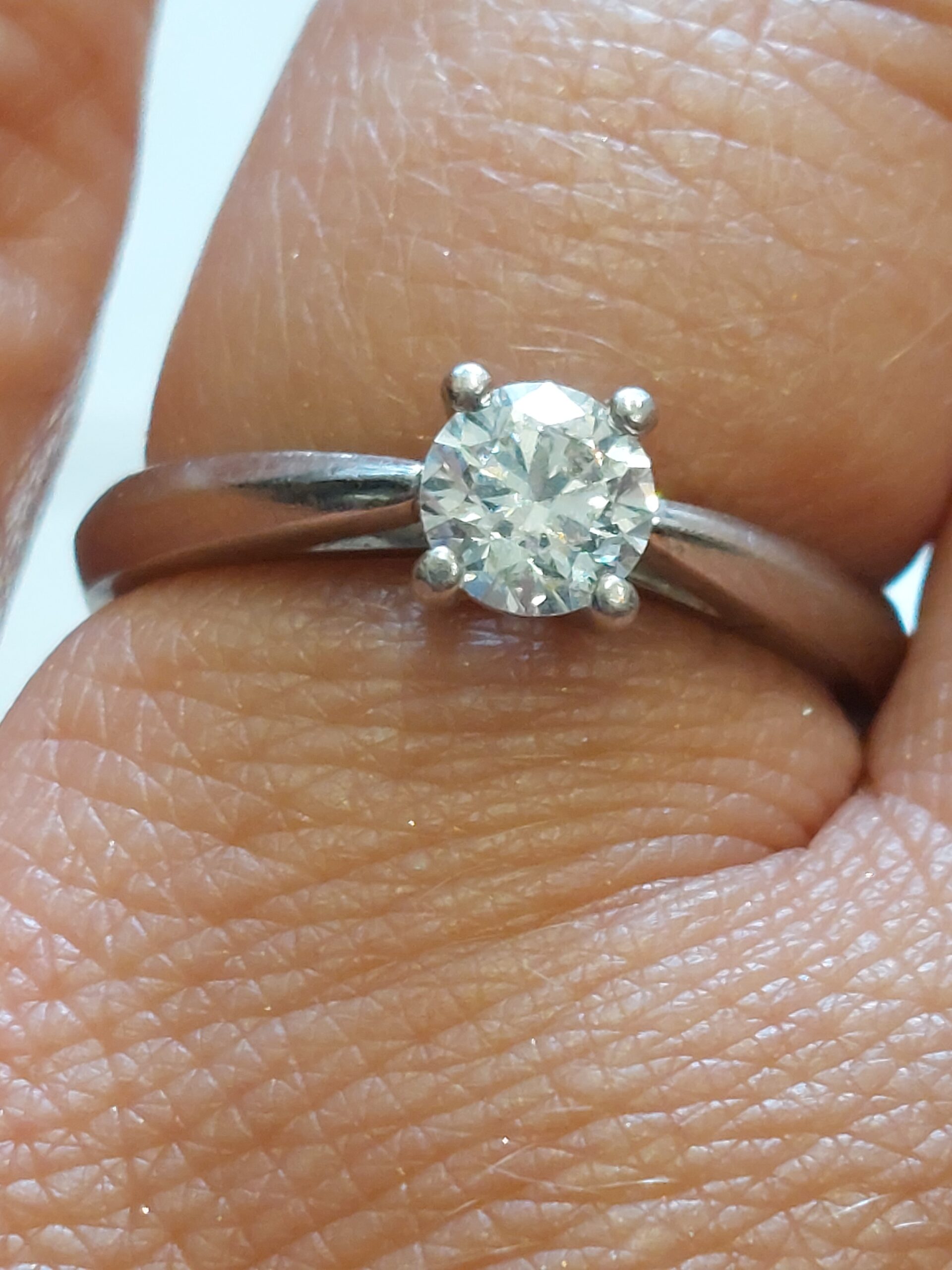 Platinum & Natural Round Brilliant Diamond Solitaire - Beautiful!!!