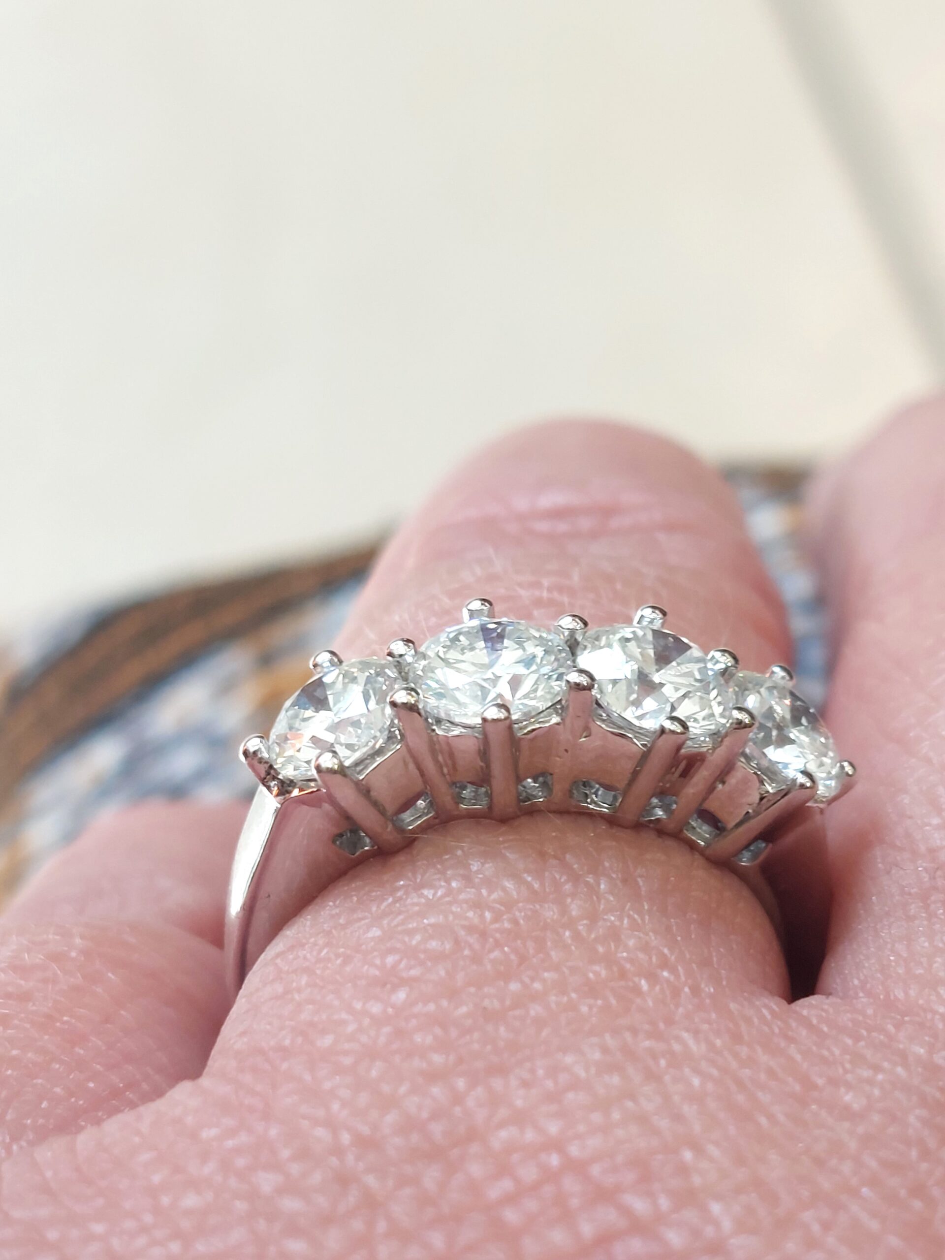18ct White Gold and Natural Diamond 4 stone ring, VVS1, F/G Colour - Absolutely Stunning!!! - Image 2
