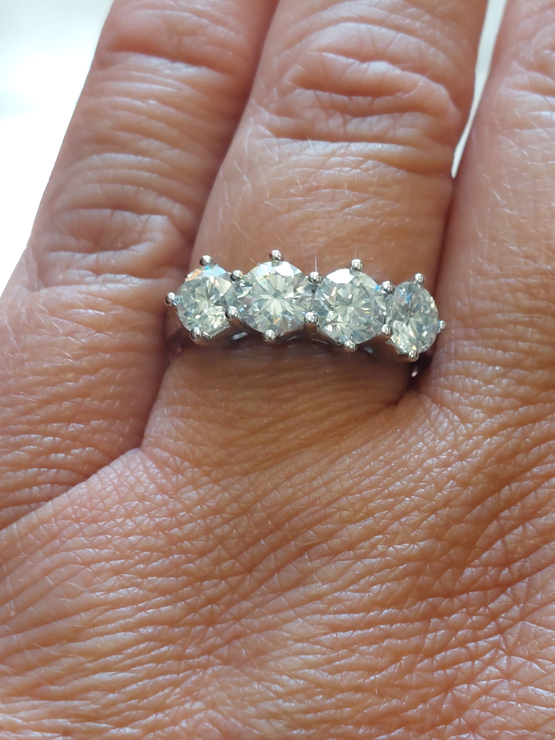 18ct White Gold and Natural Diamond 4 stone ring, VVS1, F/G Colour - Absolutely Stunning!!! - Image 4