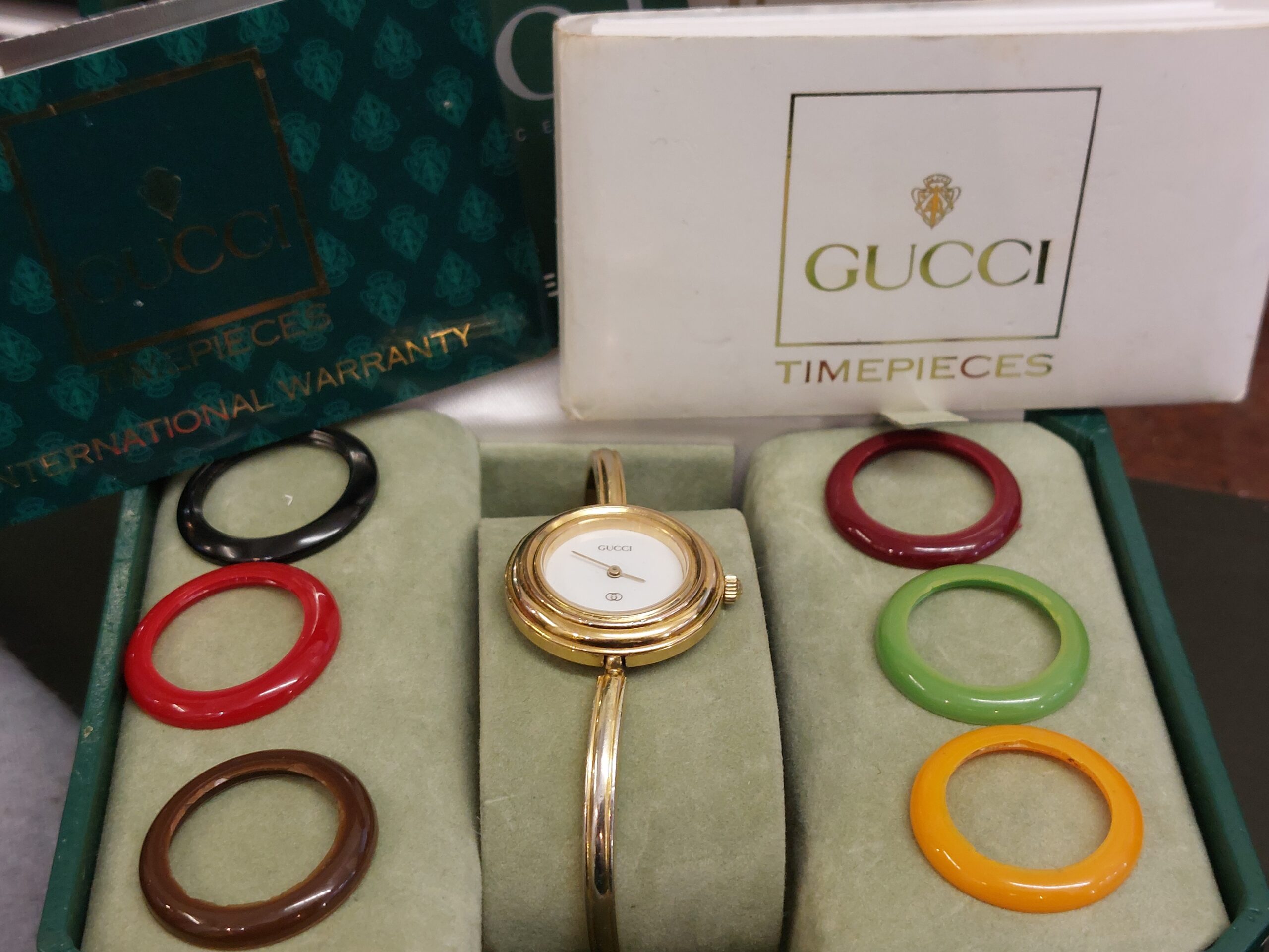 Vintage 88' Ladies Gucci Interchangeable Bezel Bangle Watch - Full Box & Papers! - Image 11