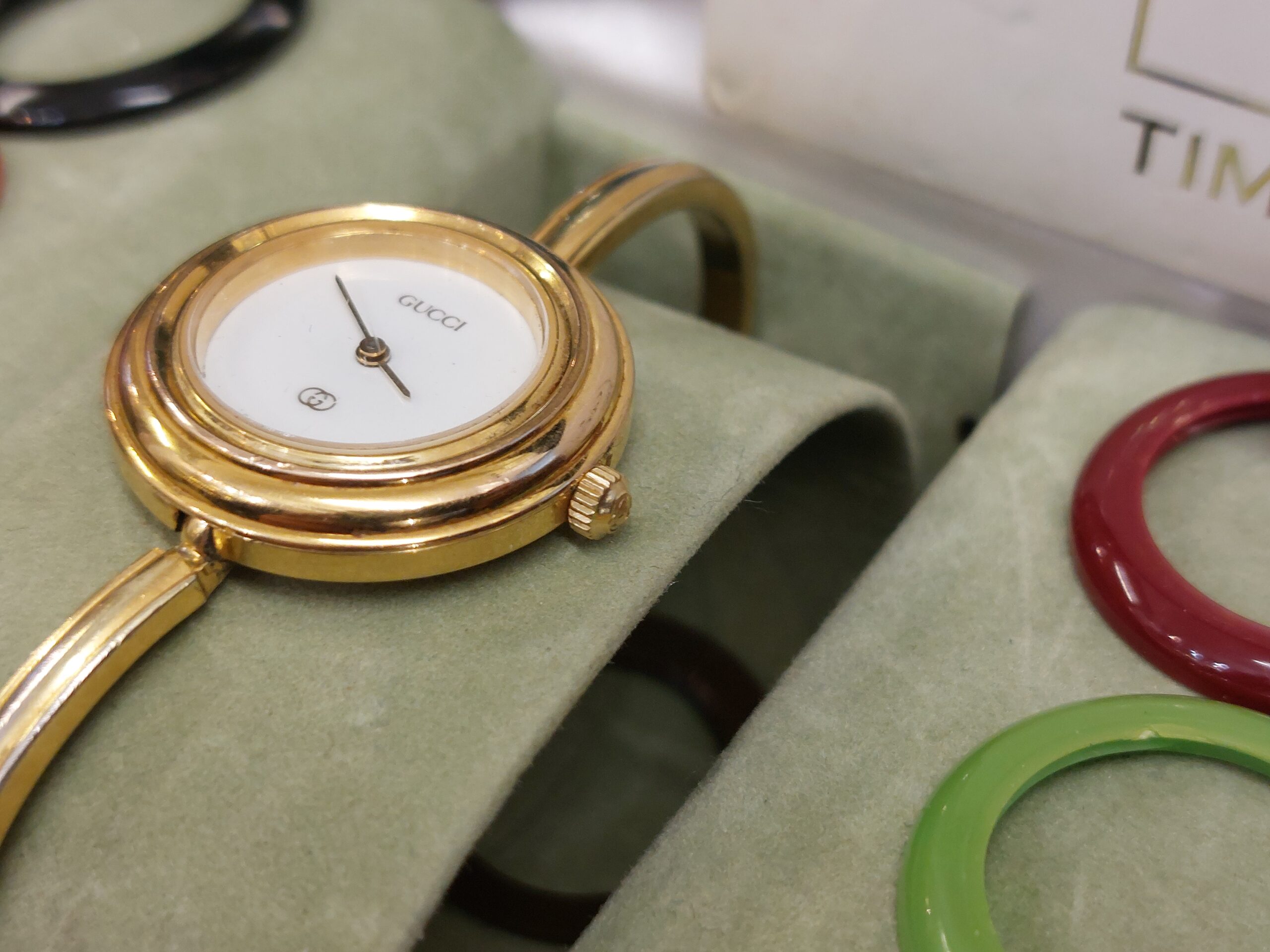 Vintage 88' Ladies Gucci Interchangeable Bezel Bangle Watch - Full Box & Papers! - Image 13