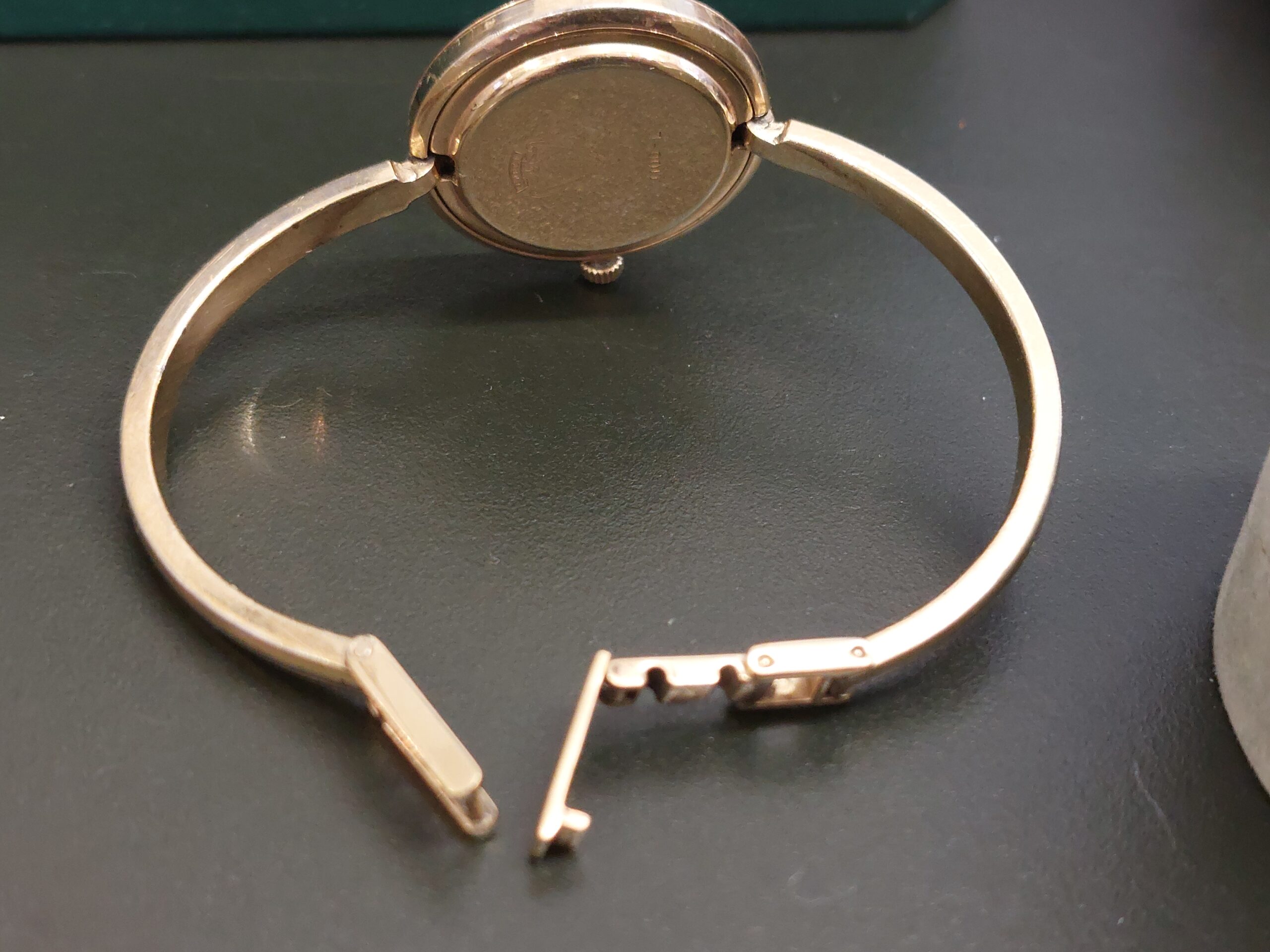 Vintage 88' Ladies Gucci Interchangeable Bezel Bangle Watch - Full Box & Papers! - Image 17