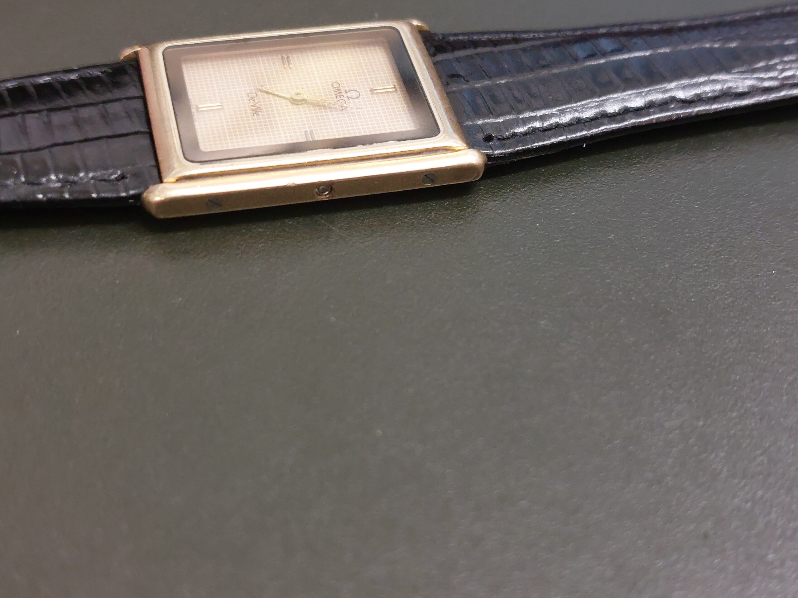 Omega Tank De Ville Ref: 1387 Quartz vintage 1987 Gold/P VGC working order - Image 3