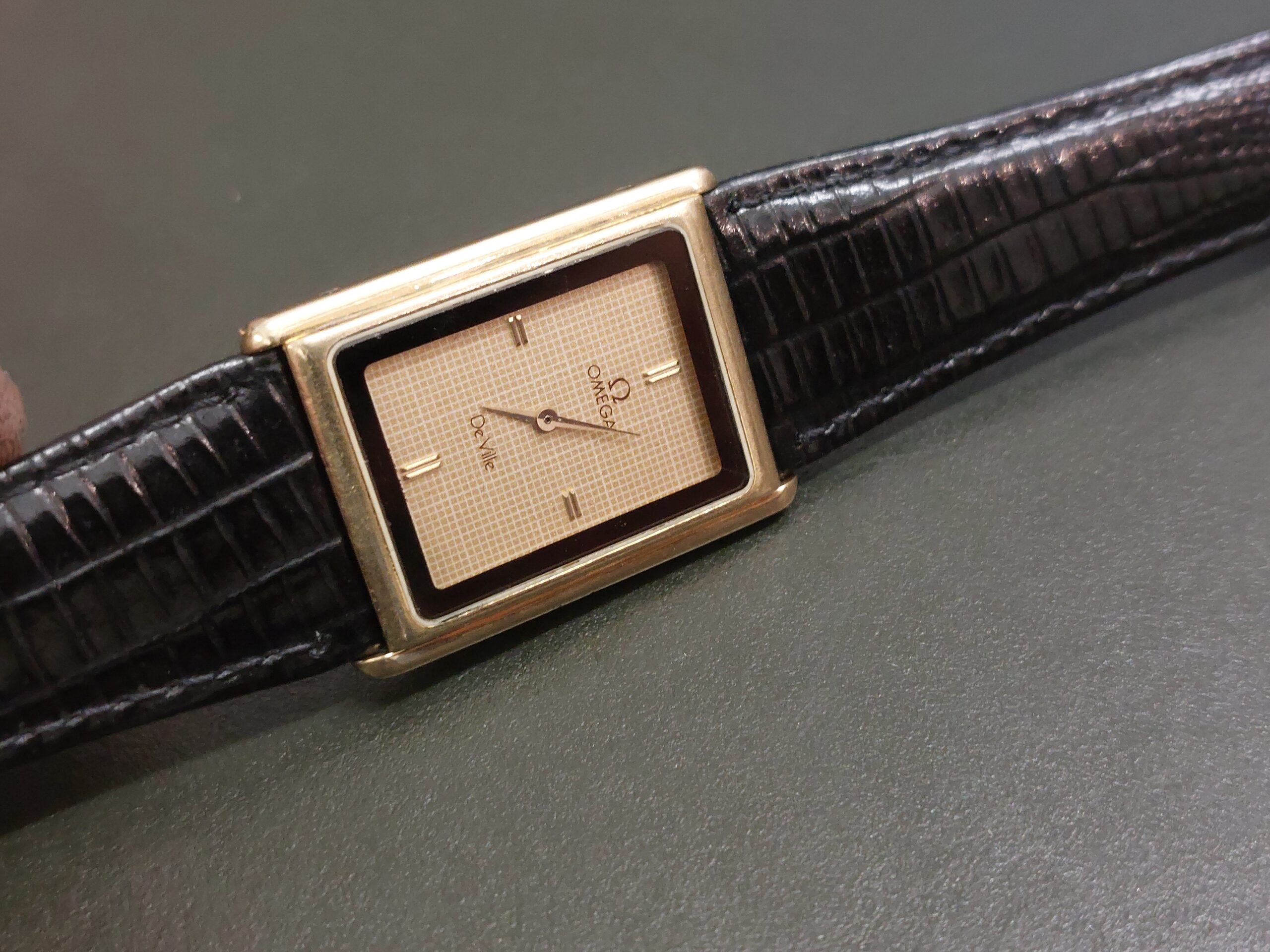 Omega Tank De Ville Ref: 1387 Quartz vintage 1987 Gold/P VGC working order - Image 5