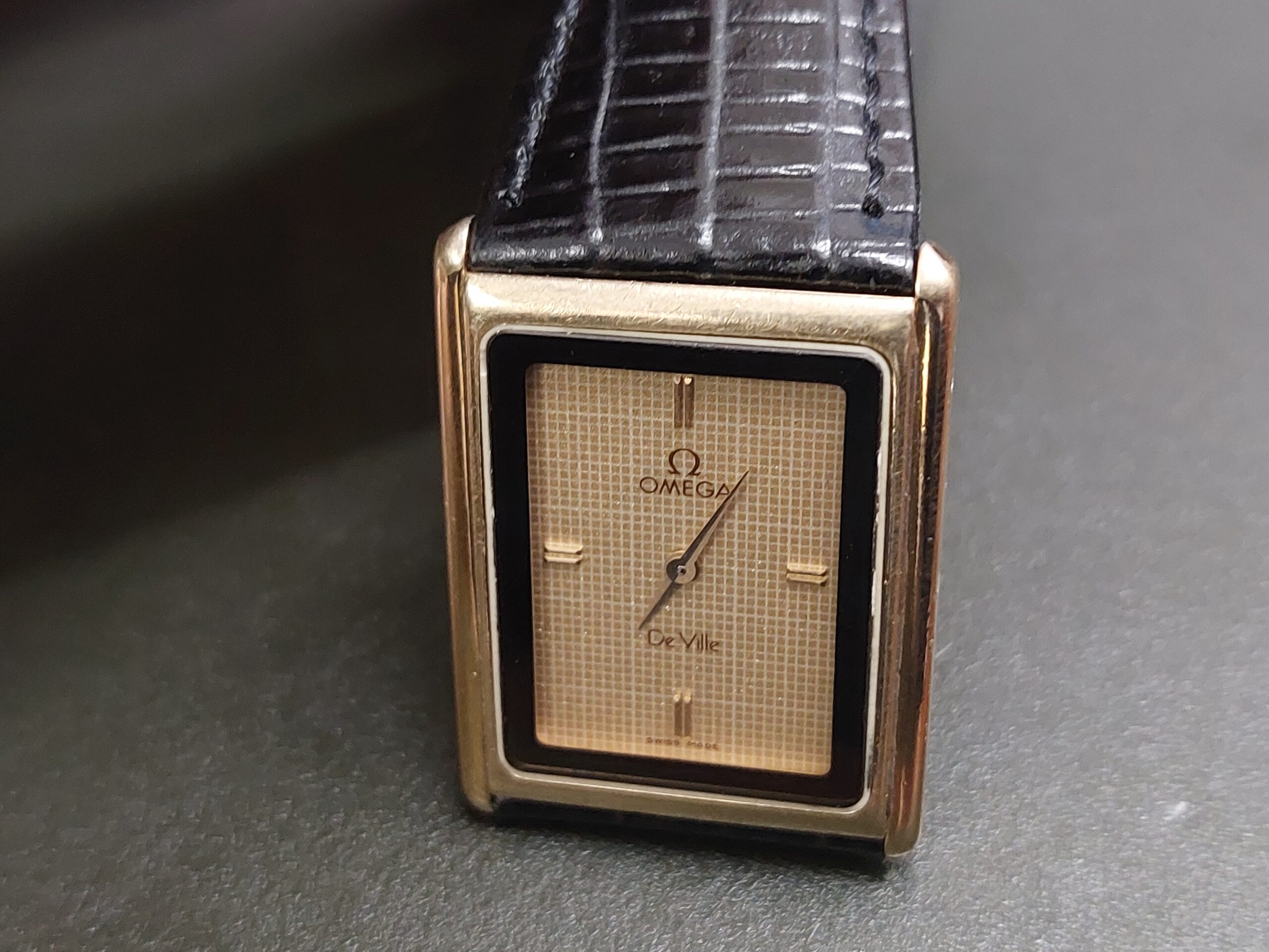Omega Tank De Ville Ref: 1387 Quartz vintage 1987 Gold/P VGC working order - Image 7