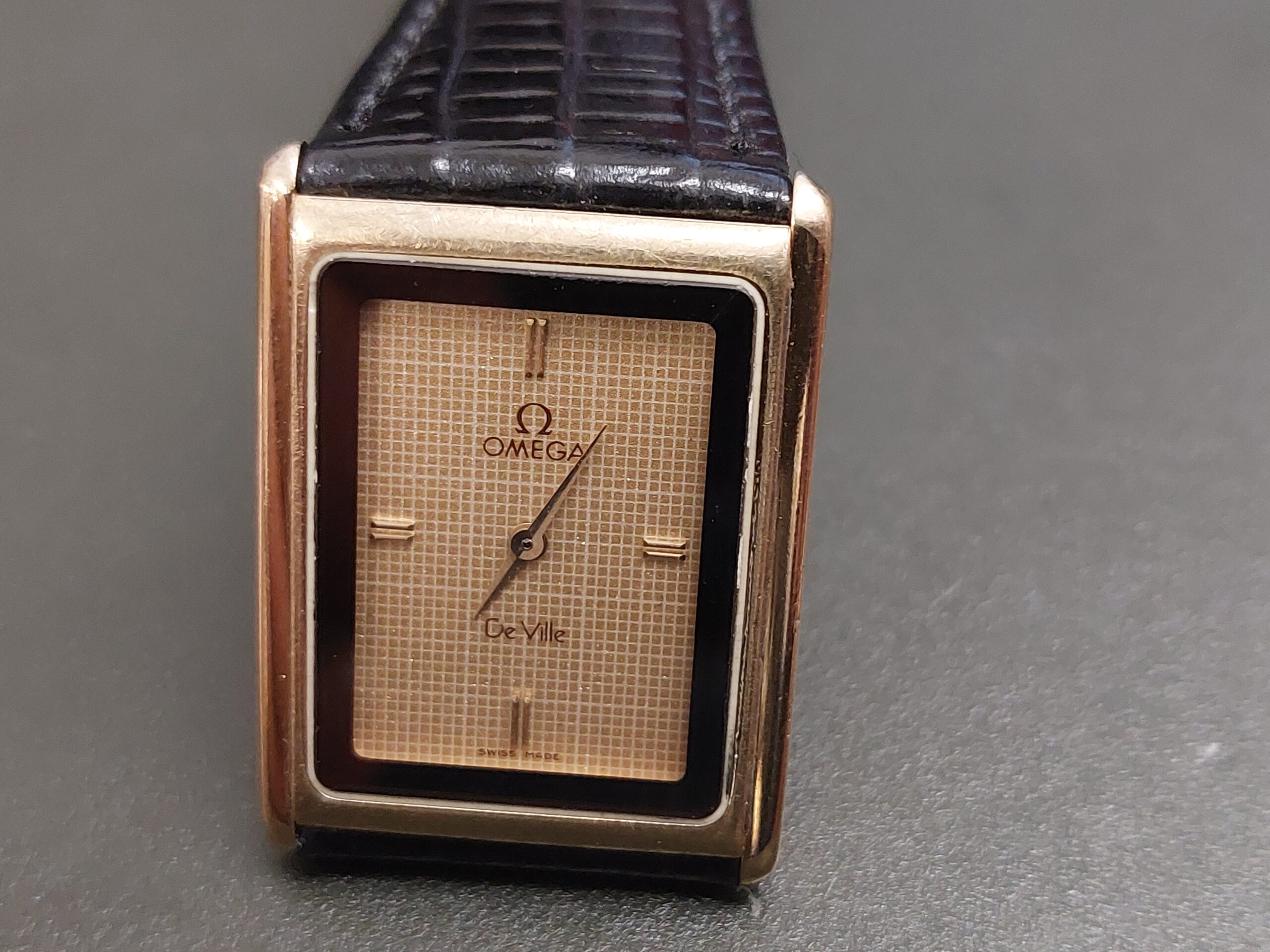 Omega Tank De Ville Ref: 1387 Quartz vintage 1987 Gold/P VGC working order - Image 8