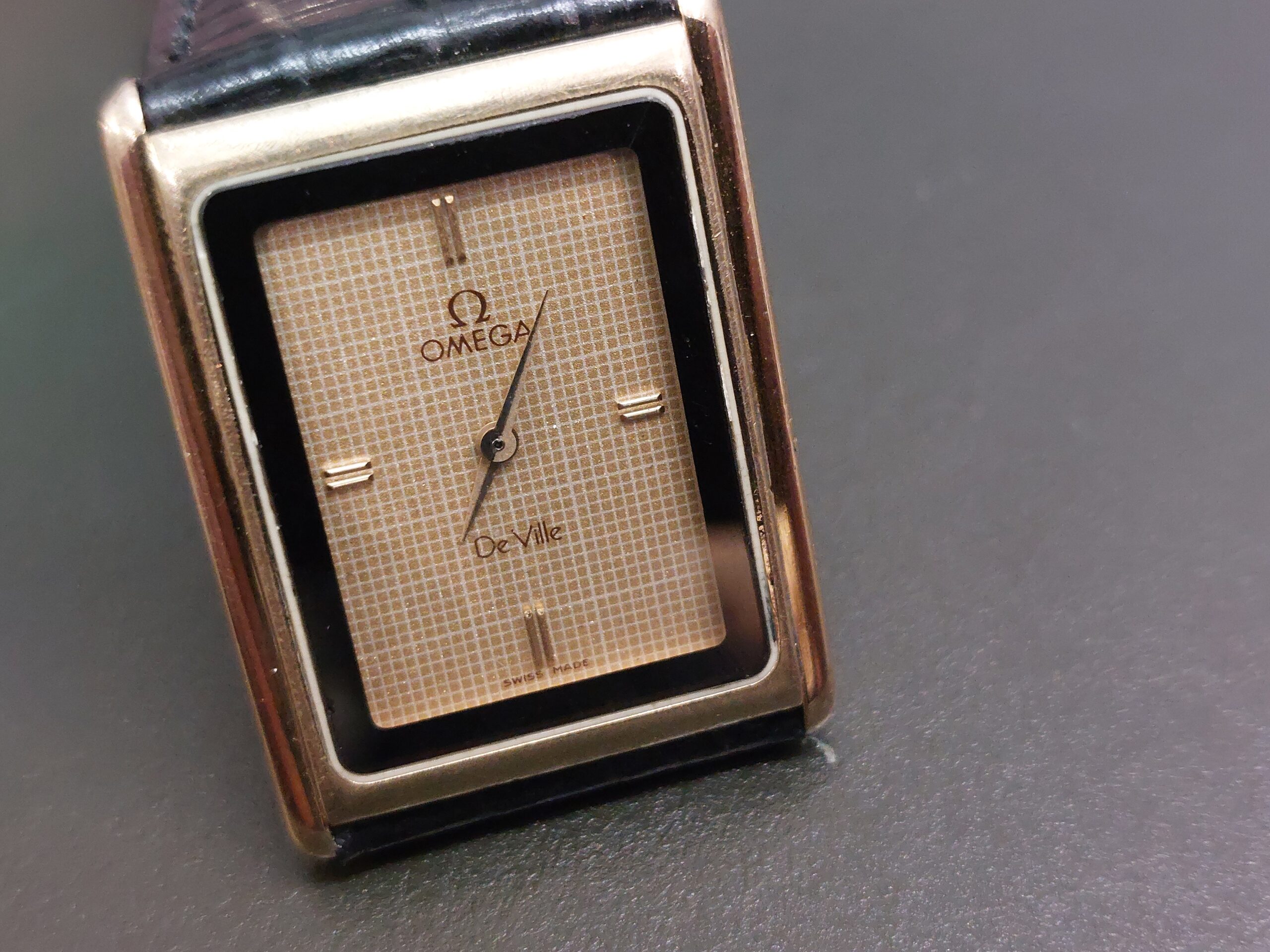 Omega Tank De Ville Ref: 1387 Quartz vintage 1987 Gold/P VGC working order - Image 9