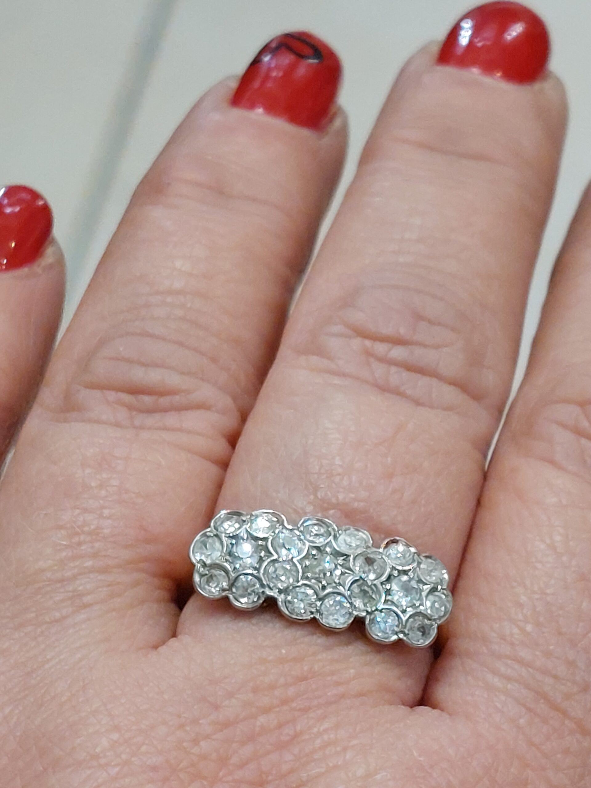 Stunning Antique 18ct Yellow Gold & Platinum Natural Diamond Triple Daisy Ring - Image 2