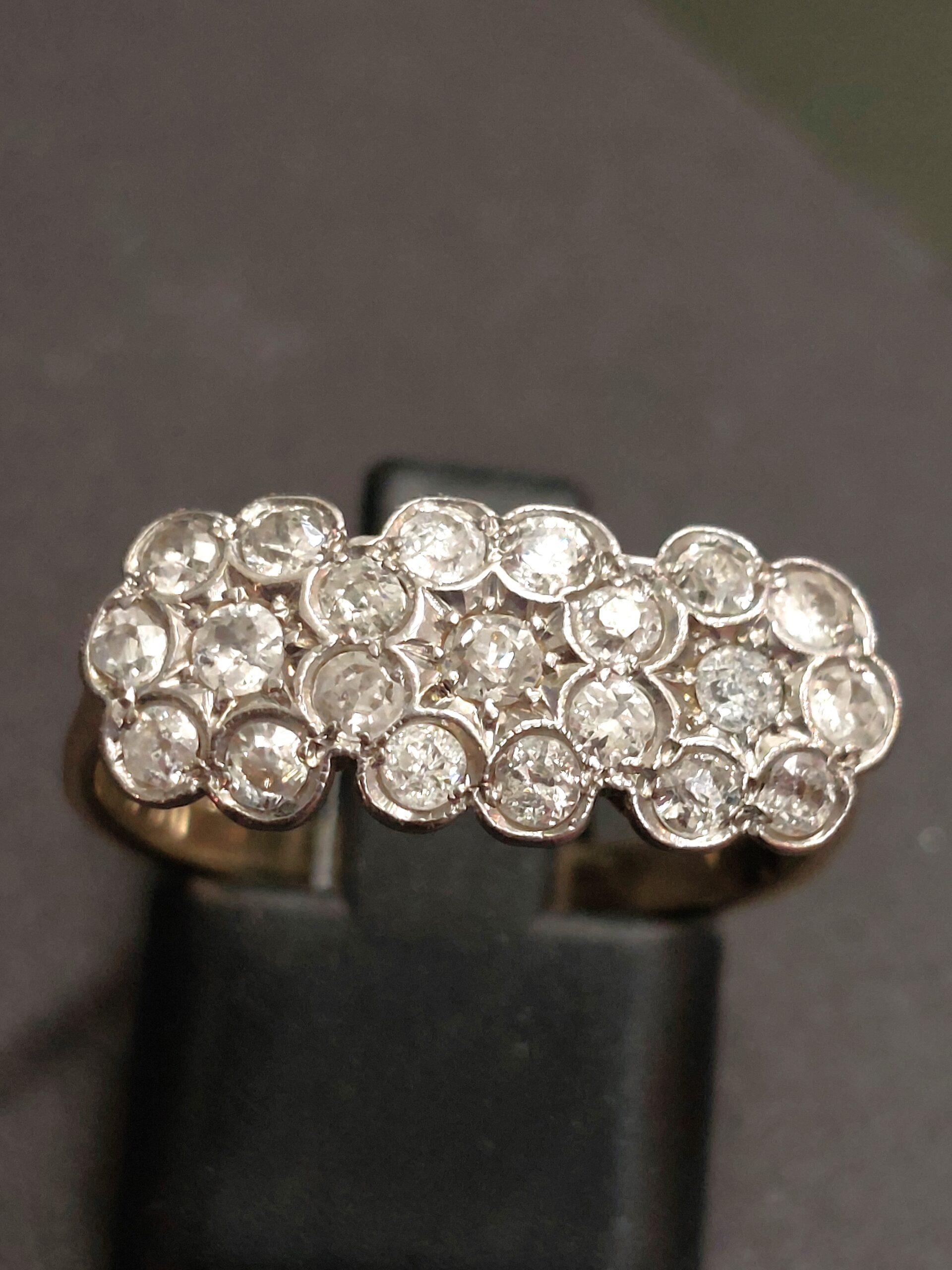 Stunning Antique 18ct Yellow Gold & Platinum Natural Diamond Triple Daisy Ring - Image 6