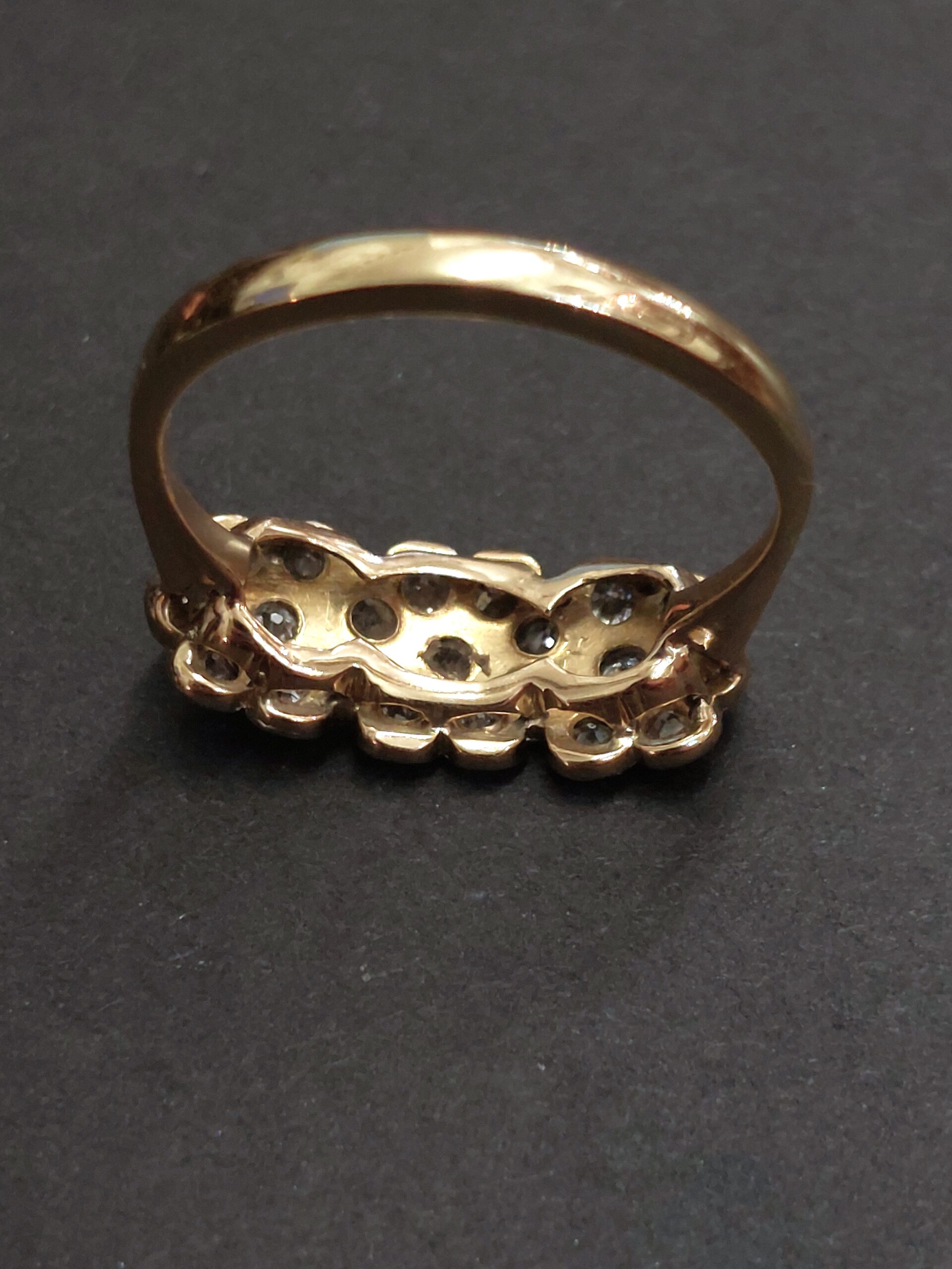 Stunning Antique 18ct Yellow Gold & Platinum Natural Diamond Triple Daisy Ring - Image 8