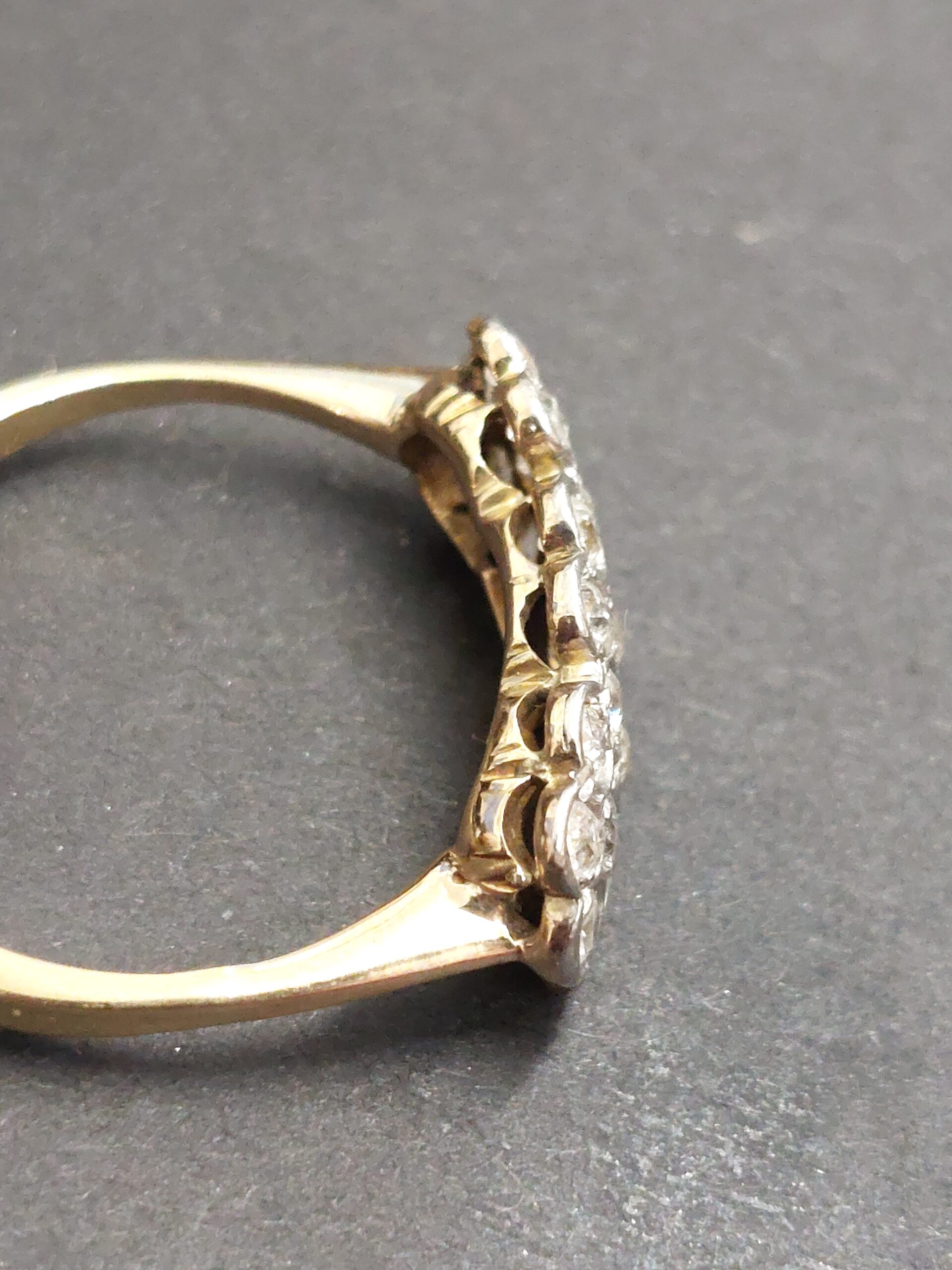 Stunning Antique 18ct Yellow Gold & Platinum Natural Diamond Triple Daisy Ring - Image 9