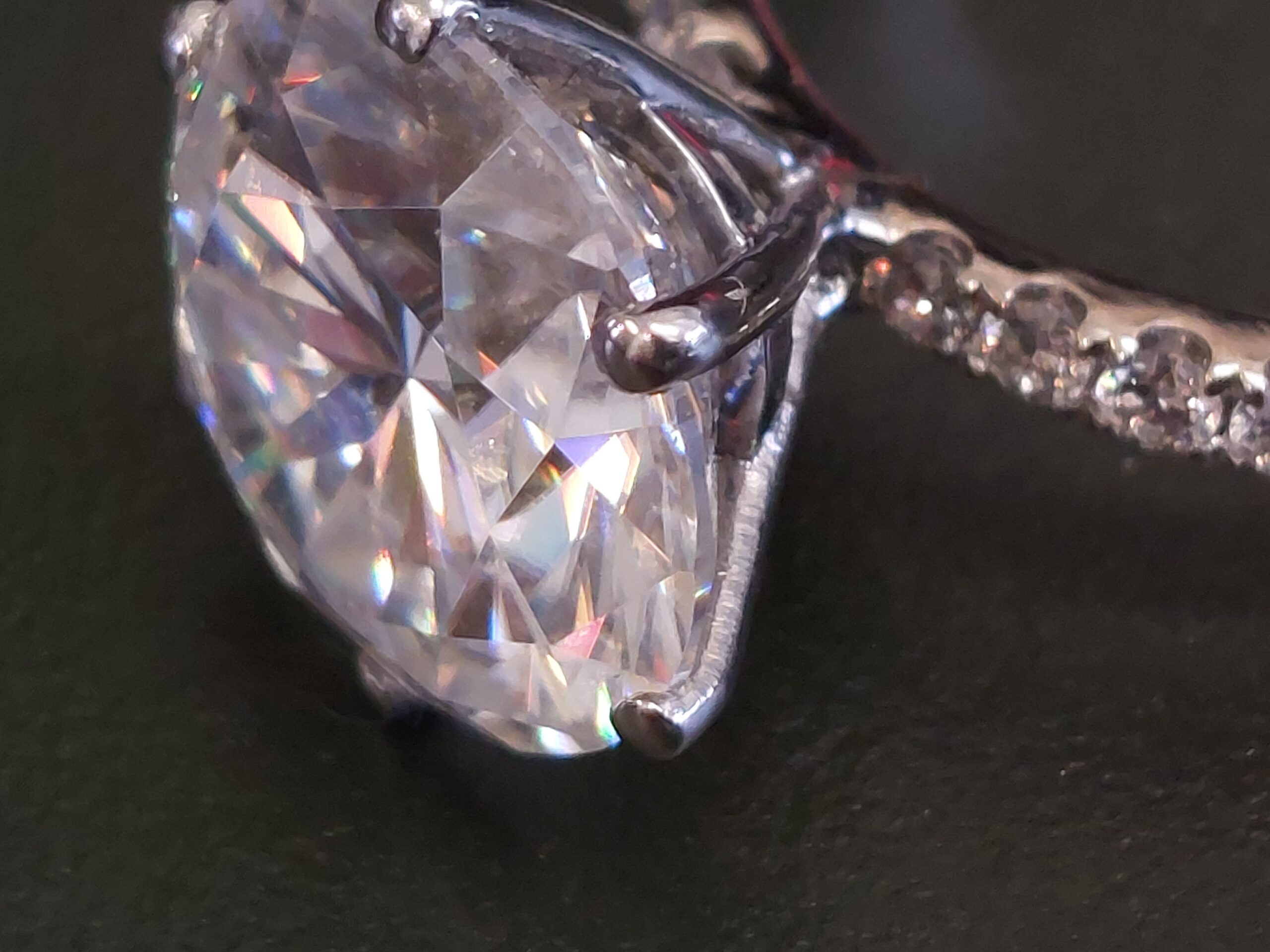 Ladies 18ct W/Gold 5.50ct total Diamond solitaire beautiful ring - Image 4